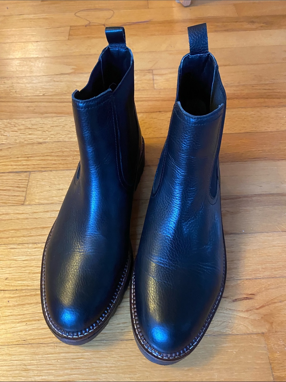 NWOT  Caslon Miller Chelsea Slip on Black Leather Boots - Women’s sz 9M
